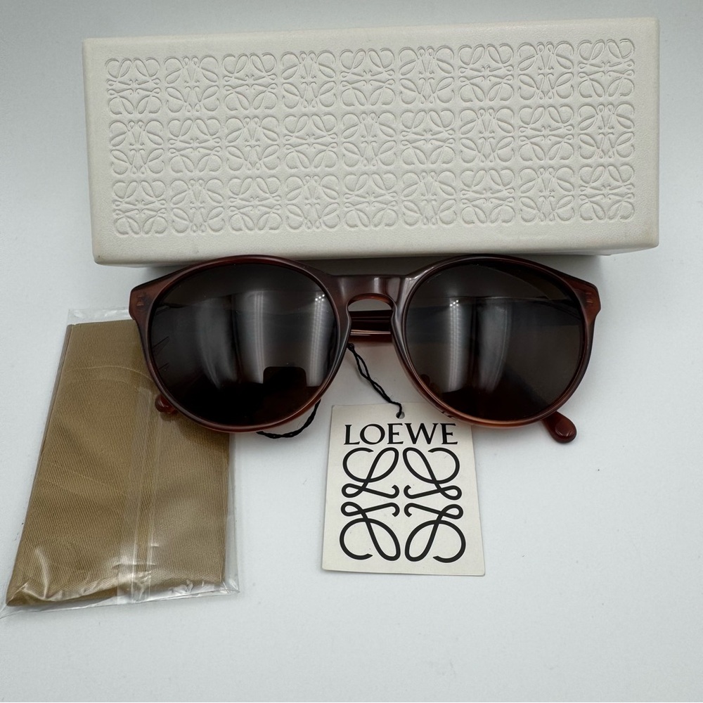 NWOT Loewe Women’s Sunglasses Brown with Case and Dust Cloth        3 SLW 929